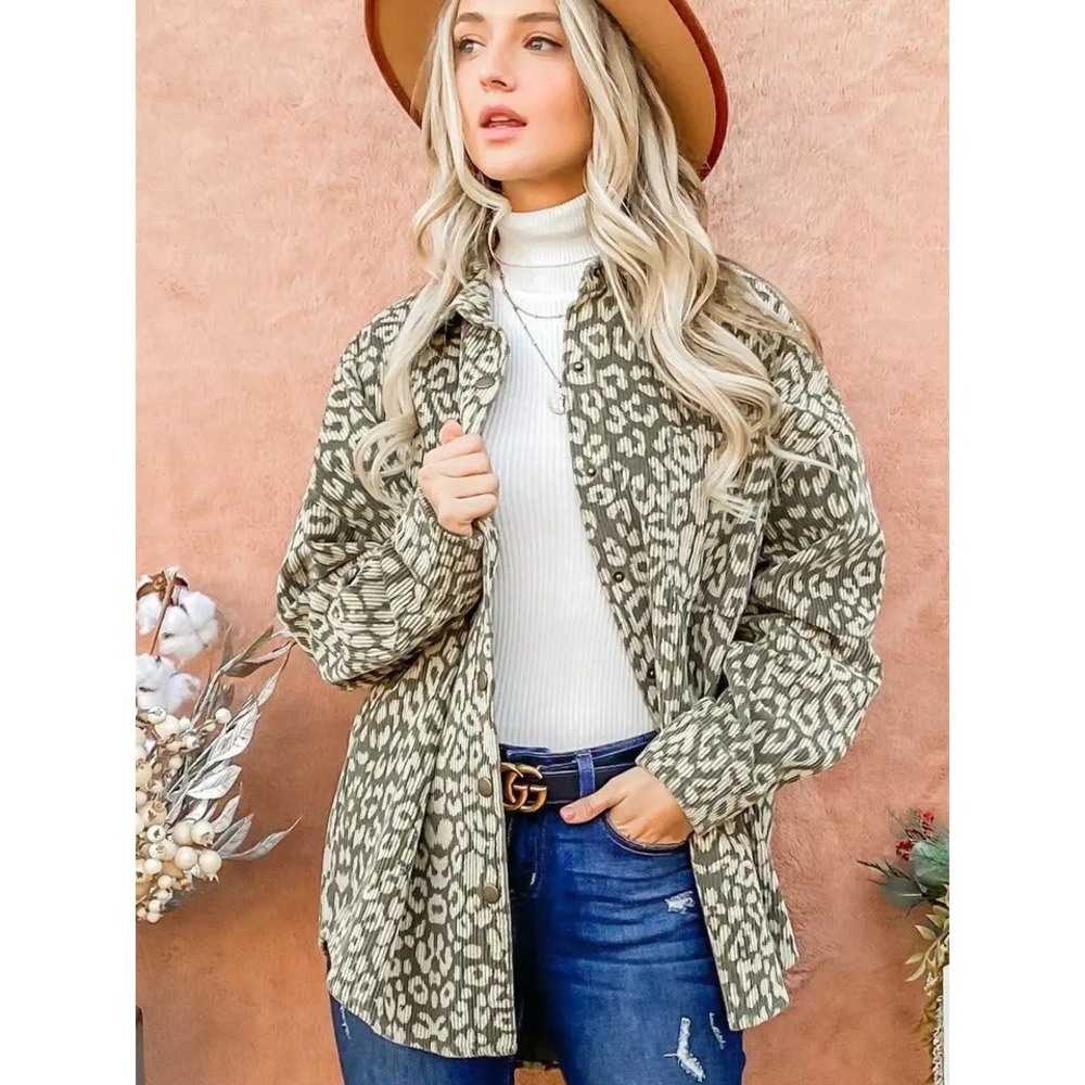 ANDTHEWHY‎ Size M Green Leopard Print Corduroy Snap Button Down Shacket Boho EUC